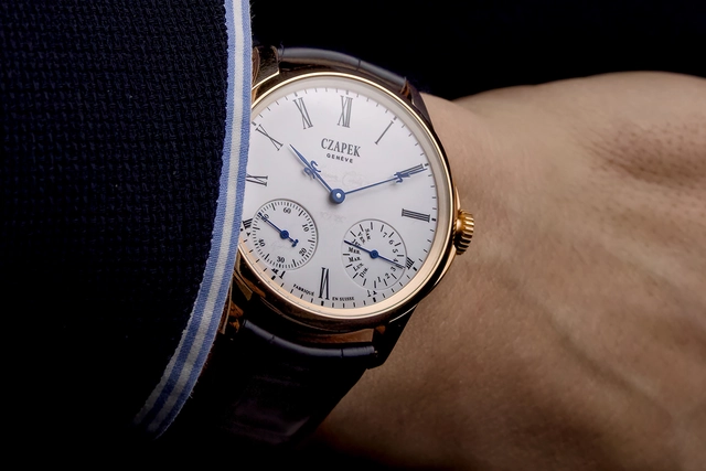 Czapek – Quai des Bergues Sursum Corda, Luxusuhr in limitierter Ausführung mit weißem Zifferblatt und Lederband
