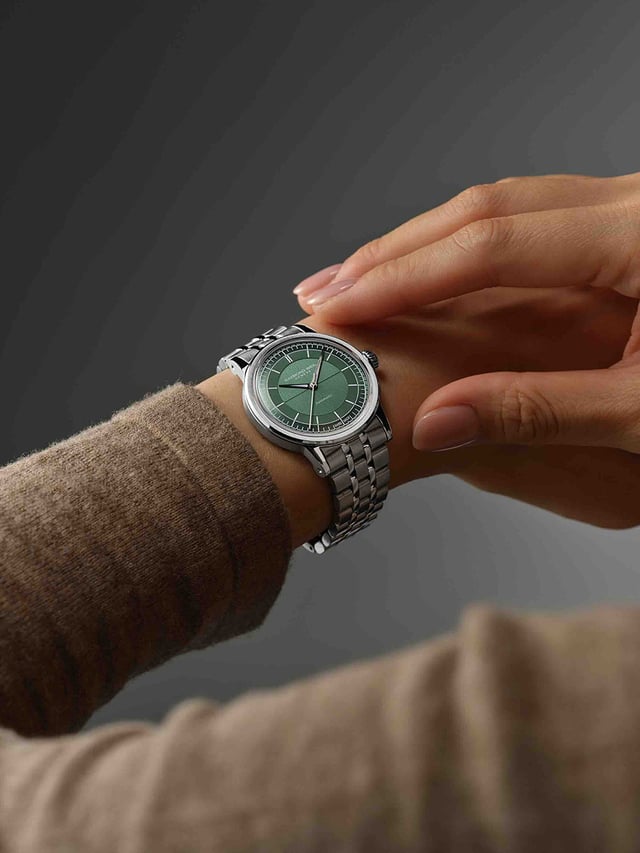Raymond Weil Millesime mit zentraler Sekunde, Uhr am Handgelenk