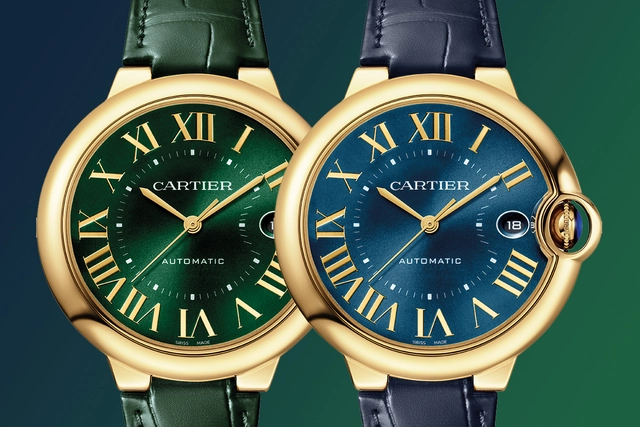 Die Cartier Ballon Bleu aus Gelbgold erscheint mit einem leuchtend grünen oder blauen Zifferblatt (40 mm) mit Sonnenschliff sowie römischen Ziffern im Gelbgold-Finish.