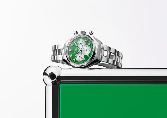 Zenith Defy Chronograph USM grün auf grünem USM-Möbel