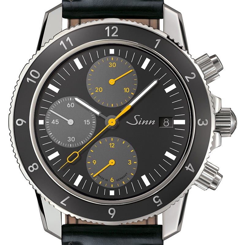 Sinn x Lufthansa: 103 St Sa Lufthansa: Zifferblattdetail einer Uhr, grauer Chronograph