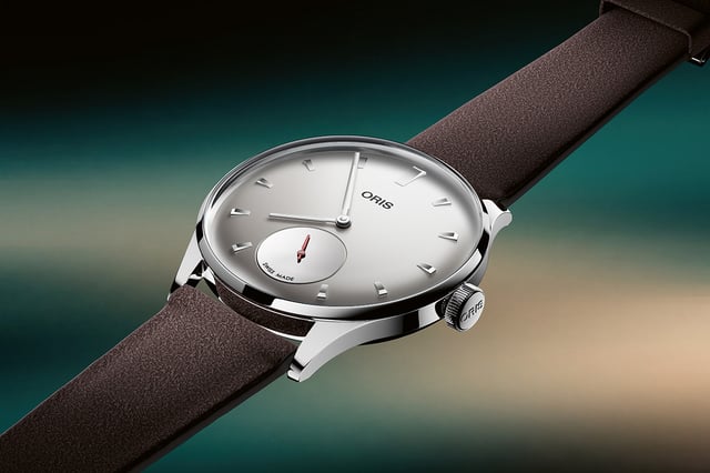 Oris Hölstein Edition 2026, Uhr vor grünem Hintergrund