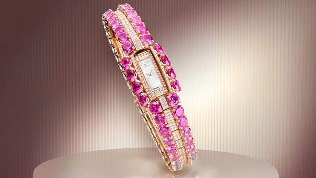 Jaeger-LeCoultre 101 Secrets mit 124 rosa und pinkfarbenen Saphiren im Brillantschliff und 904 Diamanten im Brillantschliff