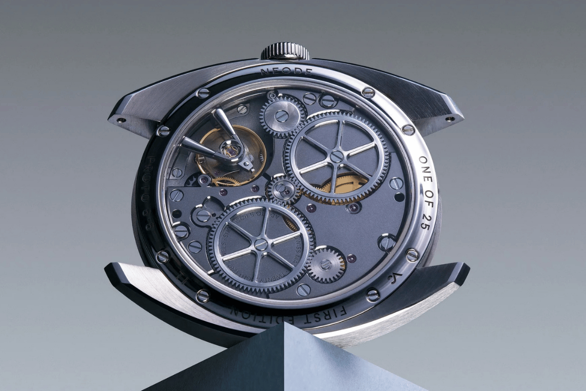 Neode – N01, elegante Handaufzugsuhr mit Sterlingsilber-Zifferblatt 