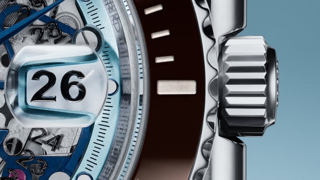 Detail, Zifferblatt, Datumsfesntser, Krone der Artisans De Genève Rolex Submariner „Brown Ice“