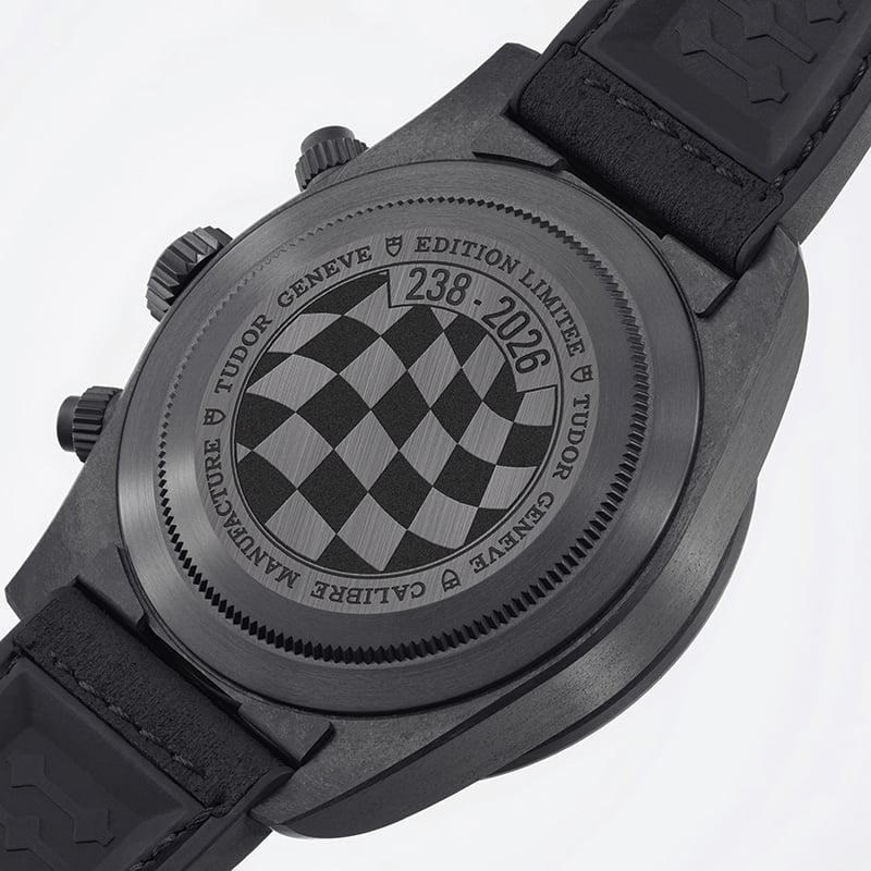 Tudor: Black Bay Chrono „Carbon 26“, Gehäuseboden