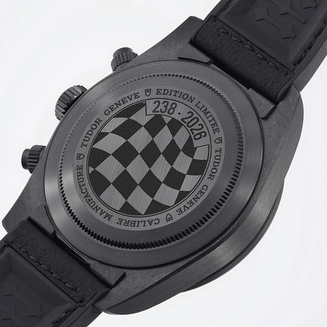 Tudor: Black Bay Chrono „Carbon 26“, Gehäuseboden