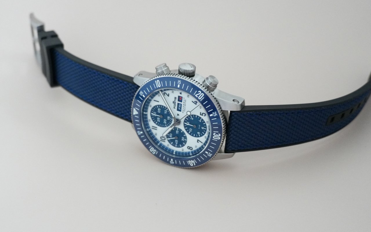 Fortis Novonaut N-42 Halo, Uhr in Blau