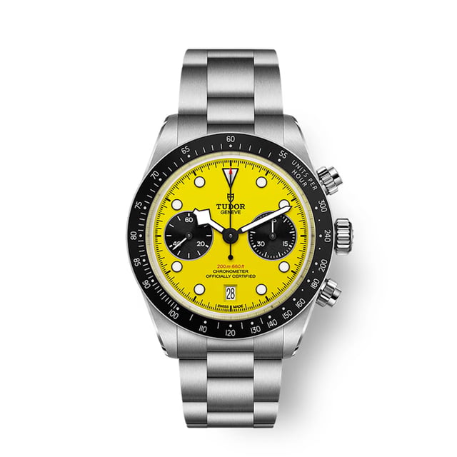 Frontansicht der Tudor Black Bay Chrono 39 mit gelbem Zifferblatt