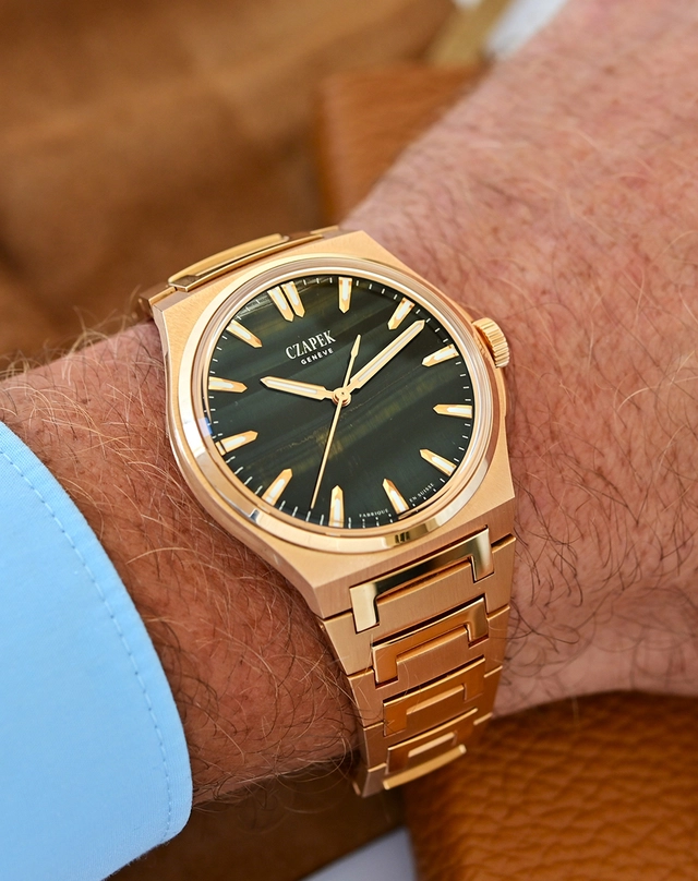 Czapek – Antarctique Mount Erebus Rare Stones, Luxusuhr aus Gold mit Manufakturkaliber und Mikrorotor