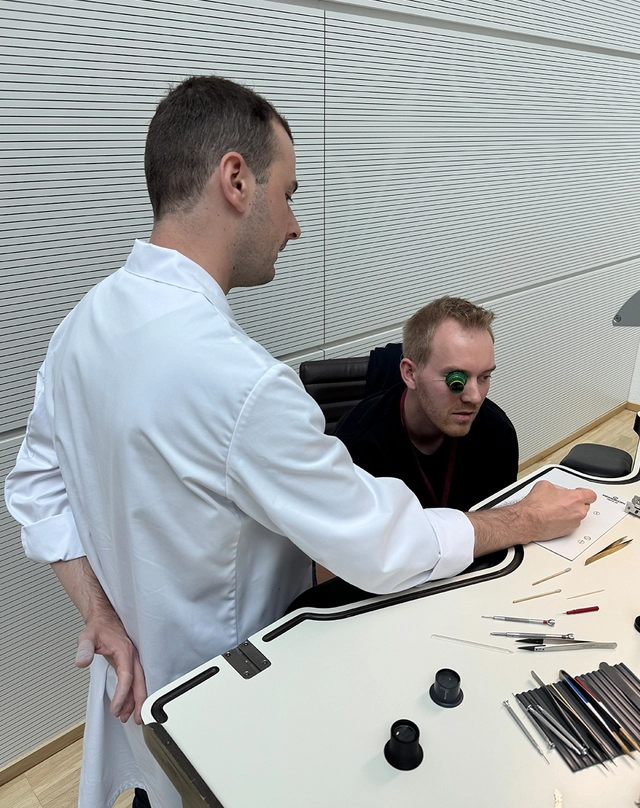 Ein mutiger Teilnehmer stellte sich der feinmechanischen Herausforderung