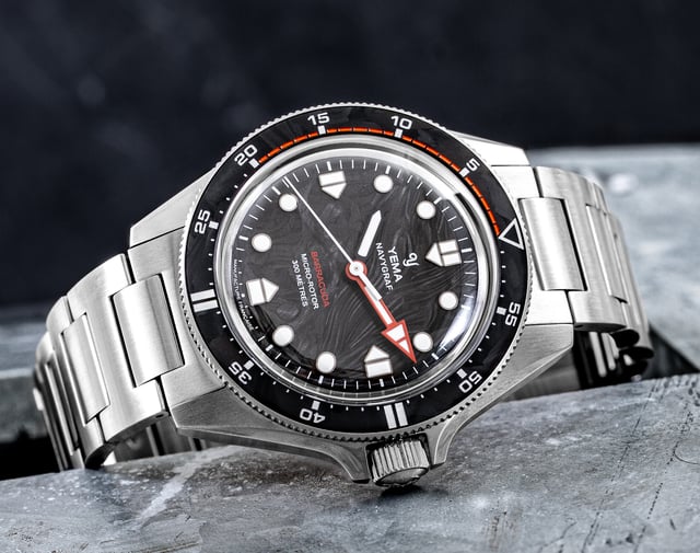 Der Navygraf Barracuda CMM.20 Limited Edition von Yema mit Edelstahlband