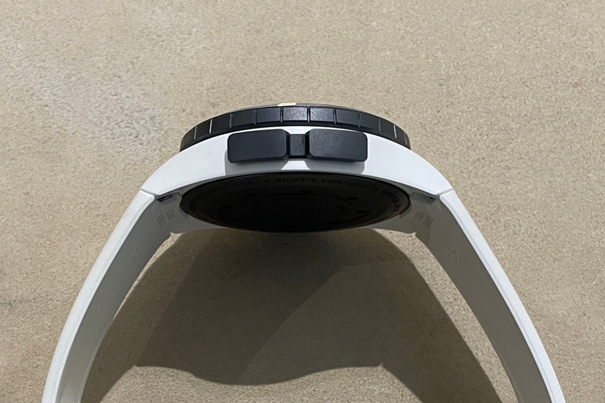 IWC-Pilots-Venturer-Vertical-Drive-Seite.jpg