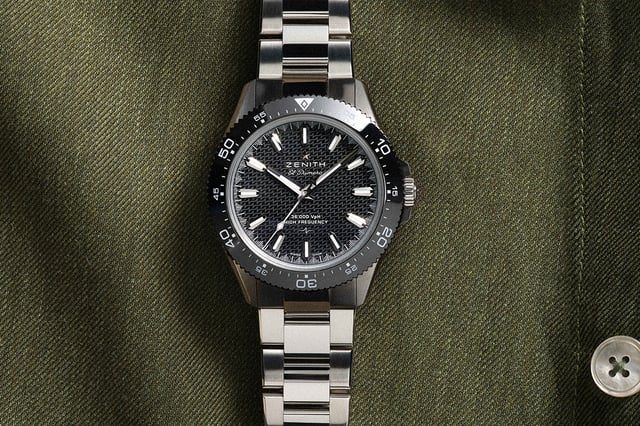 Zenith Chronomaster Solo Sport, Stahluhr auf Stoff