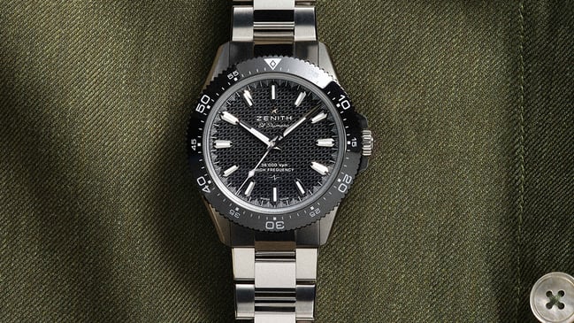 Zenith Chronomaster Solo Sport, Stahluhr auf Stoff