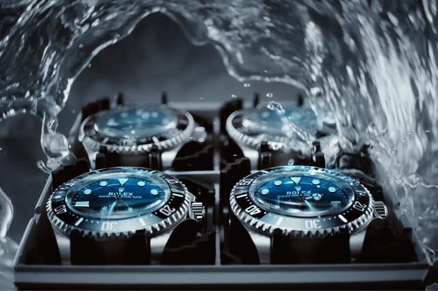 Die Wasserdichtigkeit jeder fertigen Rolex-Uhr wird in einem Überdrucktank getestet