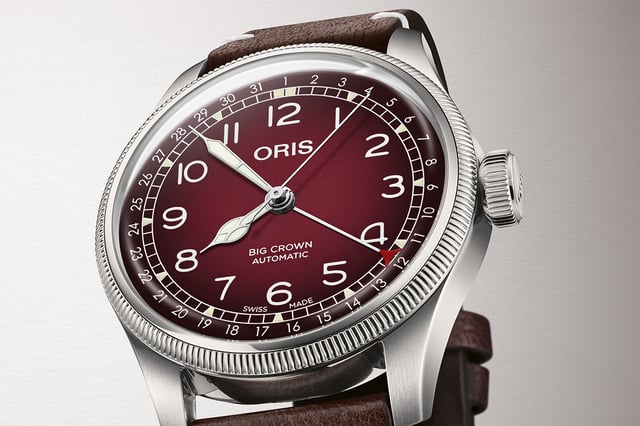 Oris x Cervo Volante Burgundy: Uhr, Nahaufnahme rotes Zifferblatt
