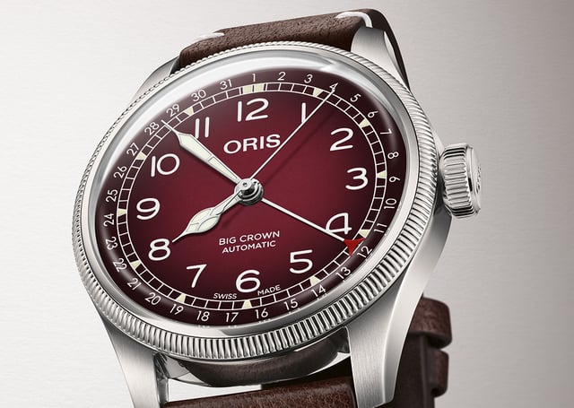 Oris x Cervo Volante Burgundy: Uhr, Nahaufnahme rotes Zifferblatt
