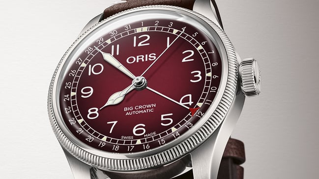 Oris x Cervo Volante Burgundy: Uhr, Nahaufnahme rotes Zifferblatt