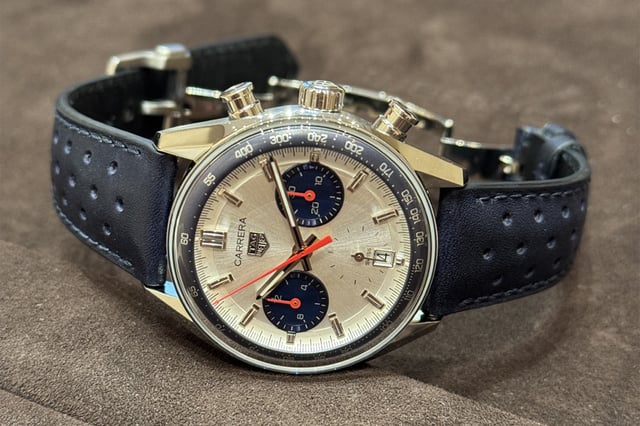 Wempe × TAG Heuer Carrera Chronograph Wempe Signature Collection, Automatik-Chronograph mit silbernem Zifferblatt und Lederband