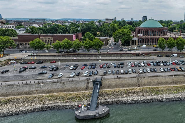 Parkmöglichkeiten sind ausreichend vorhanden, Parkplatz in Düsseldorf