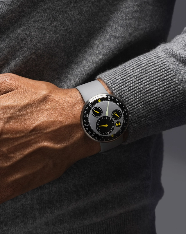 Ressence – Type 3 Marc Newson, ausgefallene Automatikuhr mit Scheibenanzeige und Kautschukband