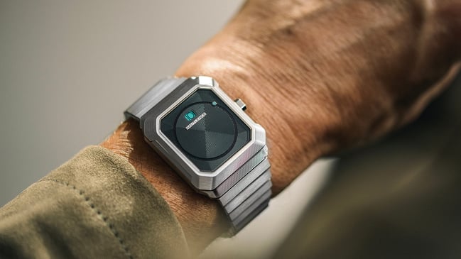 Hautlence Kubera am Handgelenk