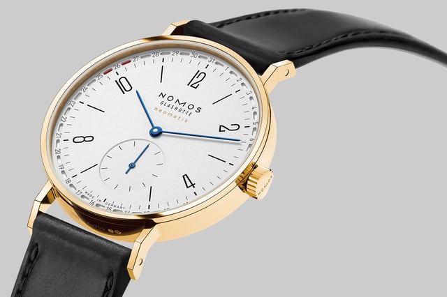 Nomos Glashütte: Tangente neomatik Update Gold Halbseite