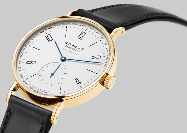 Nomos Glashütte: Tangente neomatik Update Gold Halbseite