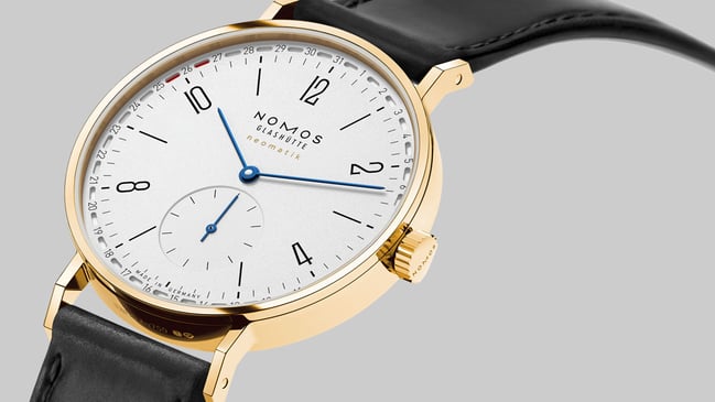 Nomos Glashütte: Tangente neomatik Update Gold Halbseite