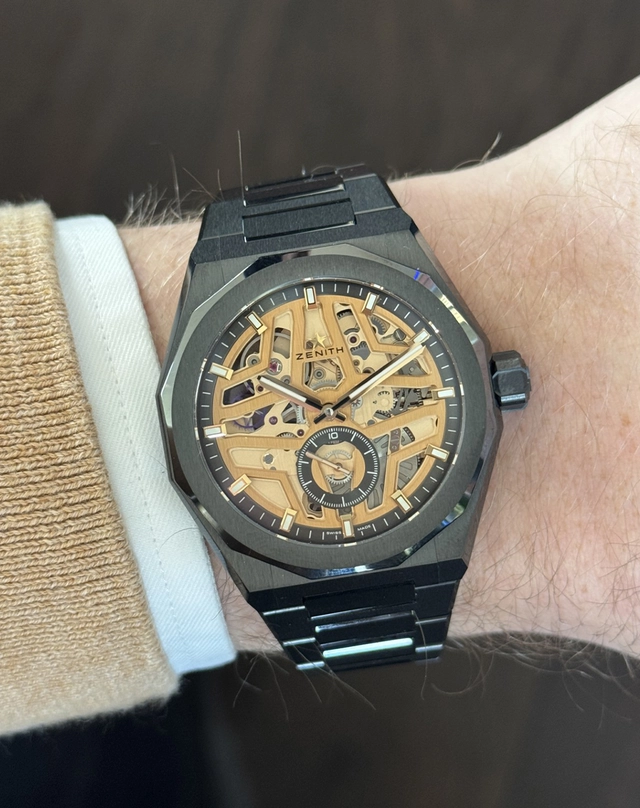 Zenith – Defy Skyline Skeleton, skelettierte Keramikuhr mit goldenem Zifferblatt