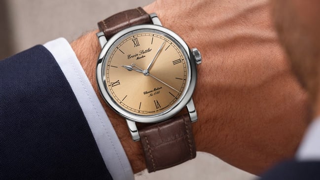 Erwin Sattler Classica Medium Limited, Uhr am Handgelenk
