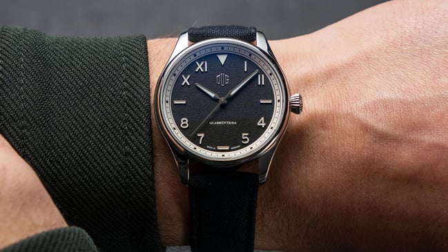 DUG – Purist Typ 2 California Dial, elegante Edelstahluhr aus Glashütte mit Automatikwerk und Lederband
