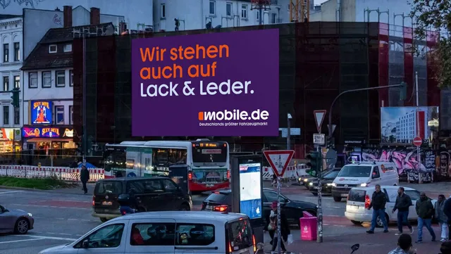 OOH-Werbung von der Hamburger Reeperbahn.