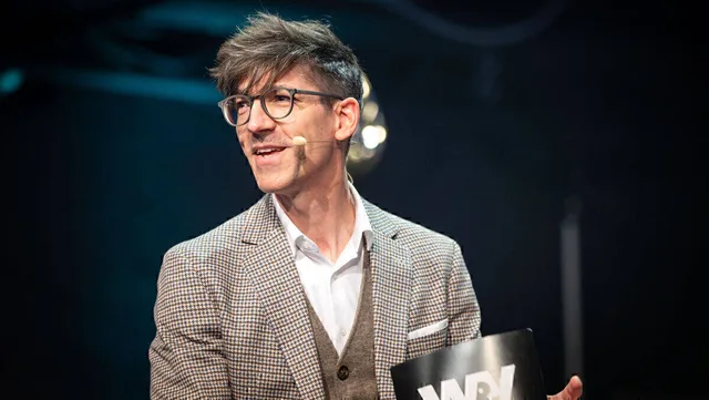 Im Gespräch mit Bettina Fetzer auf dem W&V-Summit 2025: Redakteur Conrad Breyer