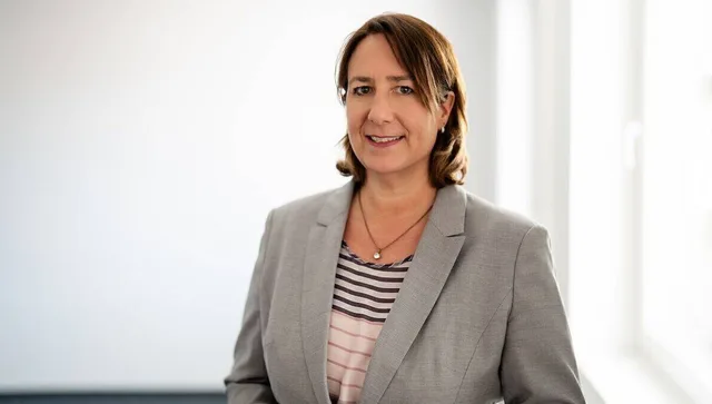 Christina Müller hat Kühnes Rotkohl sexy gemacht, jetzt soll sie Voltaren und Co. verjüngen.