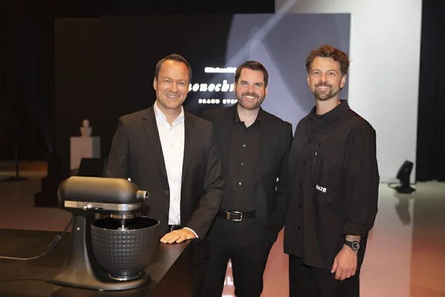 Jan Reichenberger, Chad Ries und Steffen Jensen (v.l.) berichten im Interview über die neue Mediastrategie von Kitchen Aid.