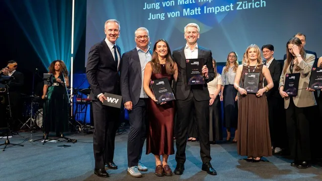 Marvin Hanisch und Rebecca Hartmann von Jung von Matt Impact setzen sich durch bei den Media Youngsters. 