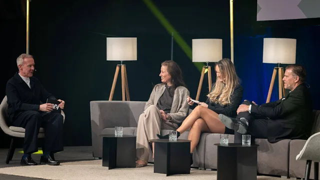V. l.: W&V-Chefredakteur Rolf Schröter im Talk mit Kristina Bulle, Ines Imdahl und Malte Hildebrandt. 
