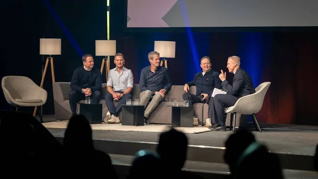 Mit Rolf Schröter auf dem Panel: Christian Zimmer, Thomas Töpfer, Dirk Bruns und Daniel Jäger.