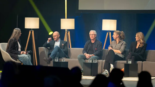 V. l.: W&V-Redakteurin Manu Pauker im Gespräch mit Sebastian Bayer, Christian Hahn, Anja Martensen und Christine Wolburg. 