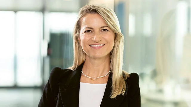 Alma Lipa ist Chief Digital & Marketing Officer von L'Oréal DACH und steht für ein neues Selbstbewusstsein der Markenverantwortlichen.