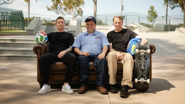 Tony Hawk und Marko Reus auf der Gaming Couch