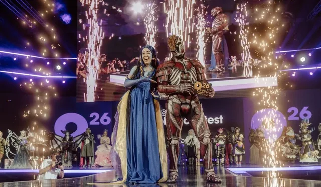 Essence Cosplay Gamescom